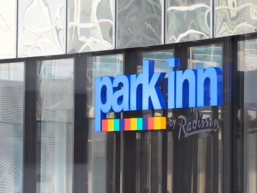 Gasten van Park Inn hotel profiteren van krachtige vergaderfaciliteiten (video)