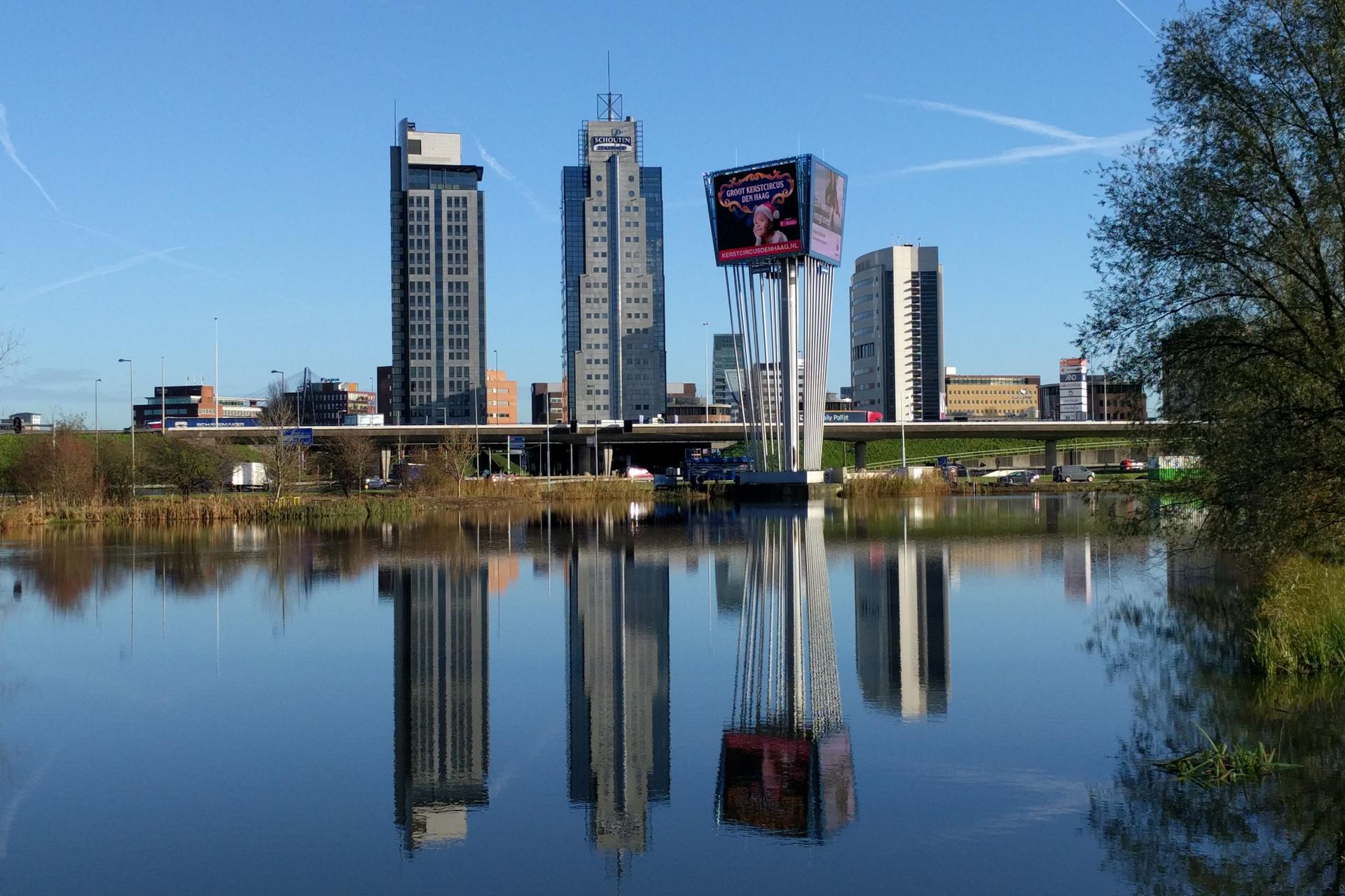 BIS LED toren bij Van Brienenoordbrug Rotterdam